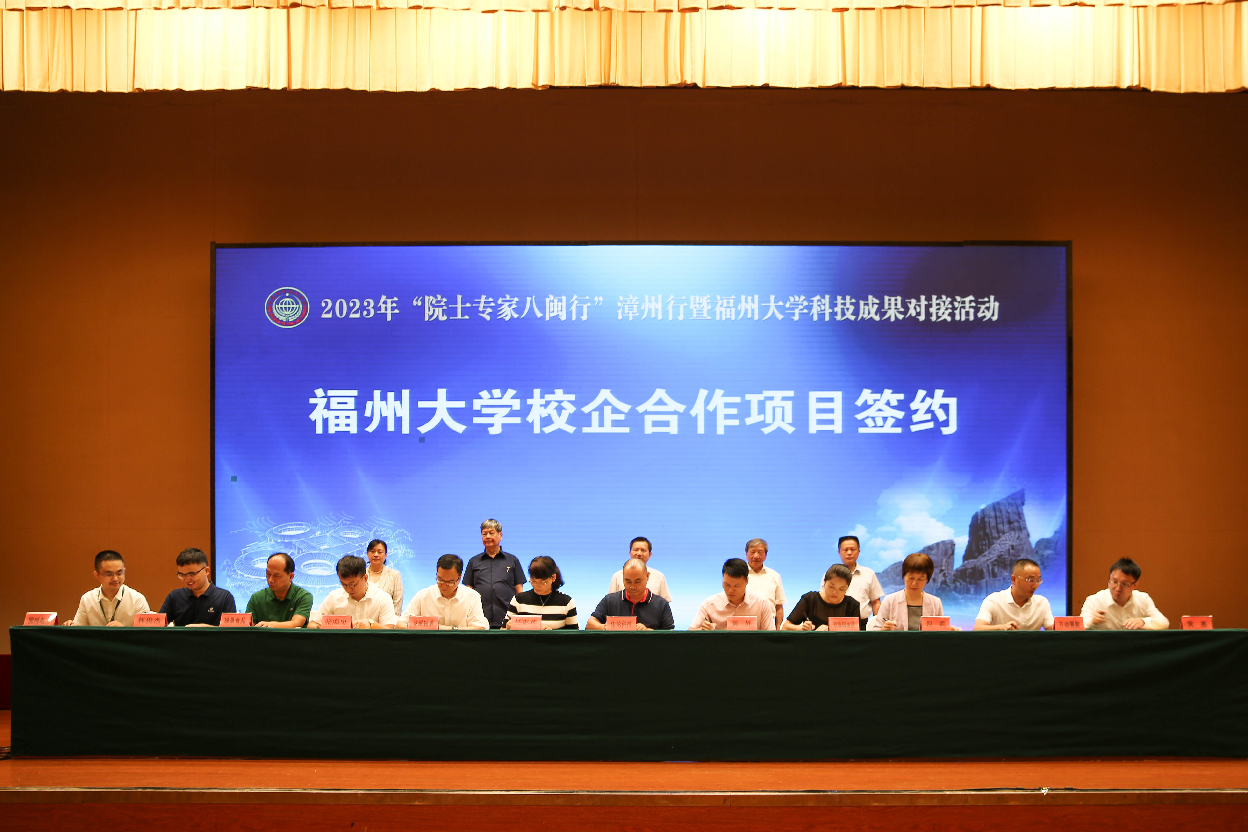 校企合作项目签约现场-茹晓冬.jpg 校企合作项目签约现场-茹晓冬.jpg