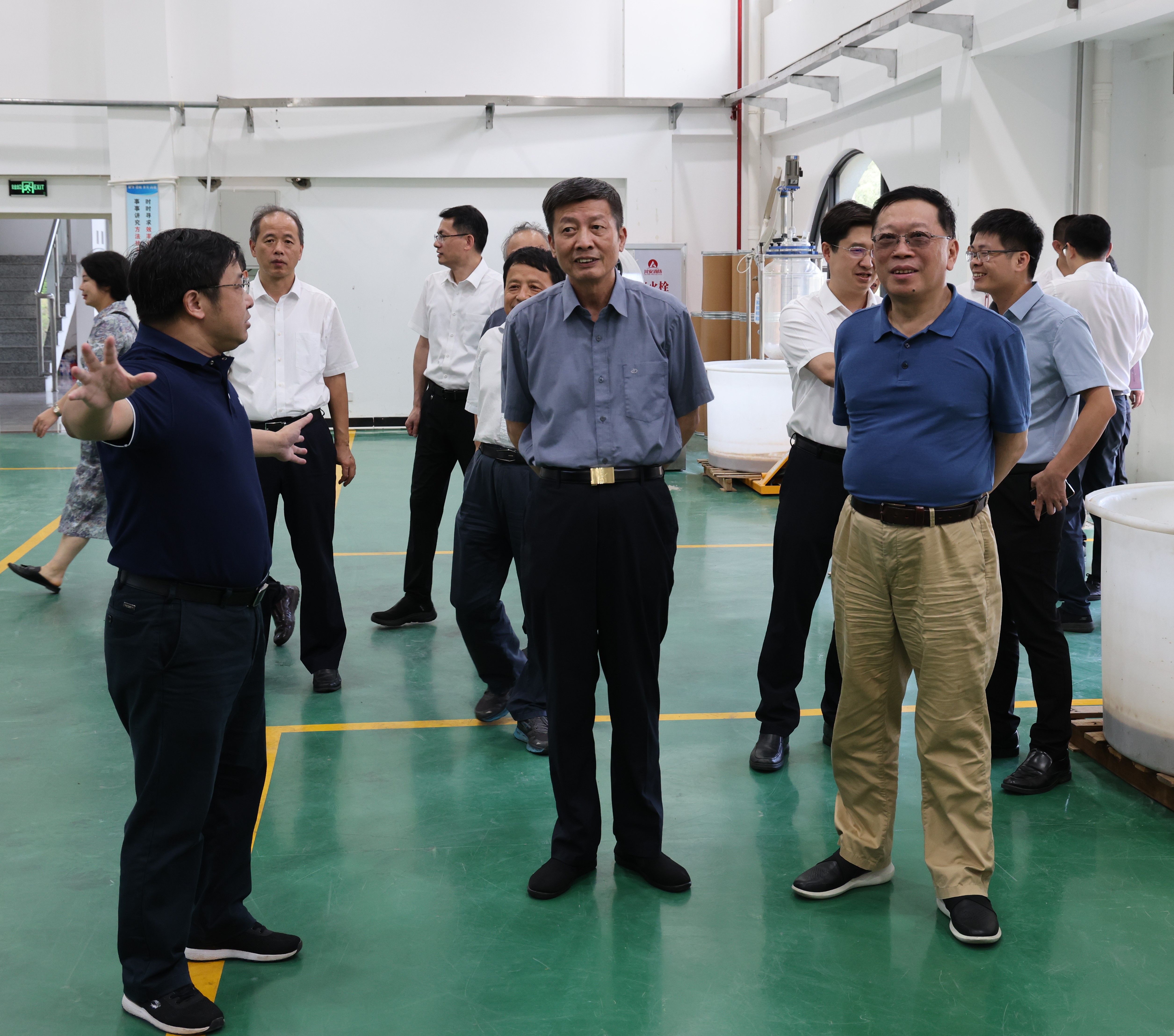 参观石油化工学院实验室-李连富.jpg