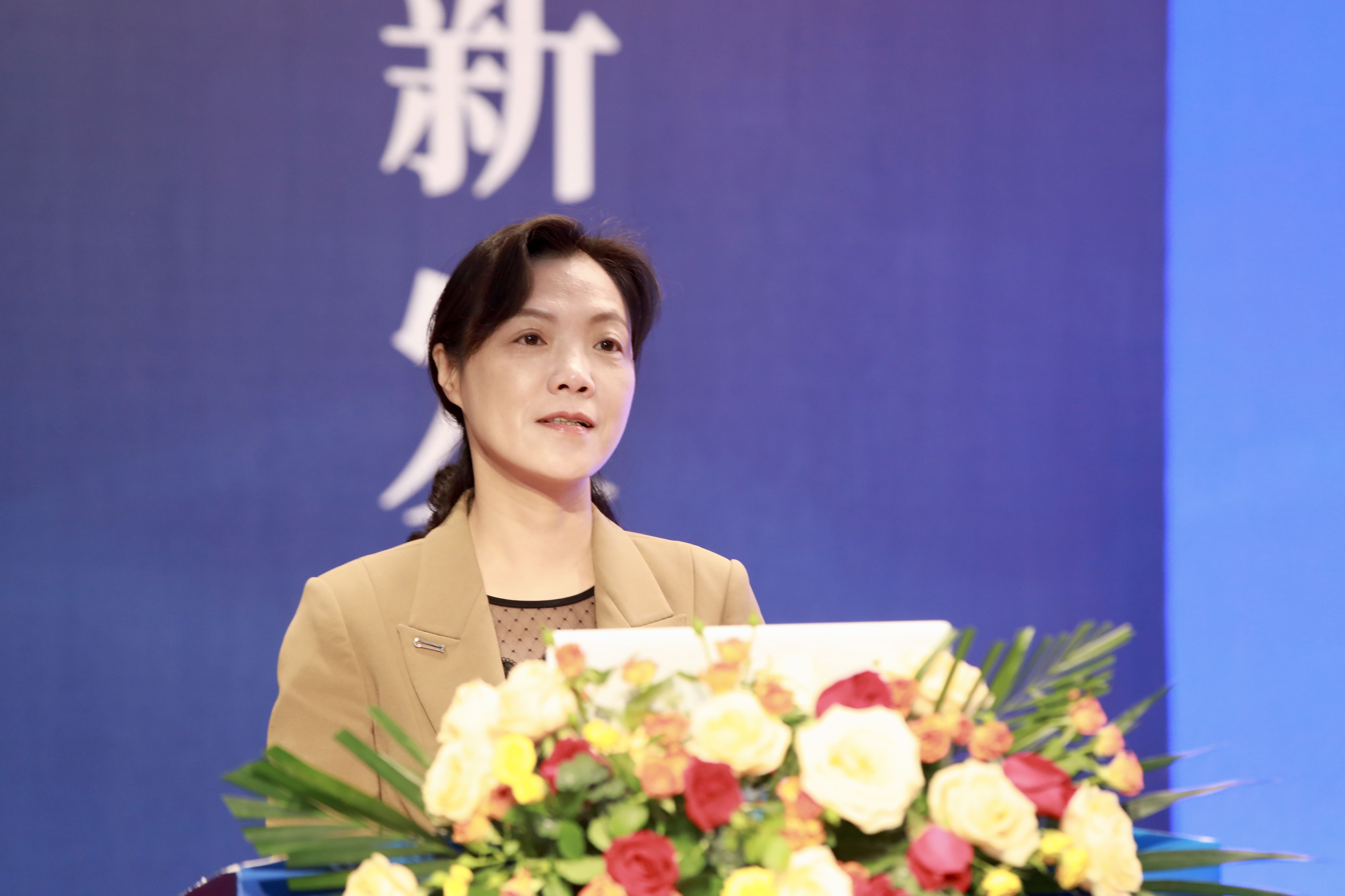 郭绯红市长作主旨报告-茹晓冬.jpg 郭绯红市长作主旨报告-茹晓冬.jpg