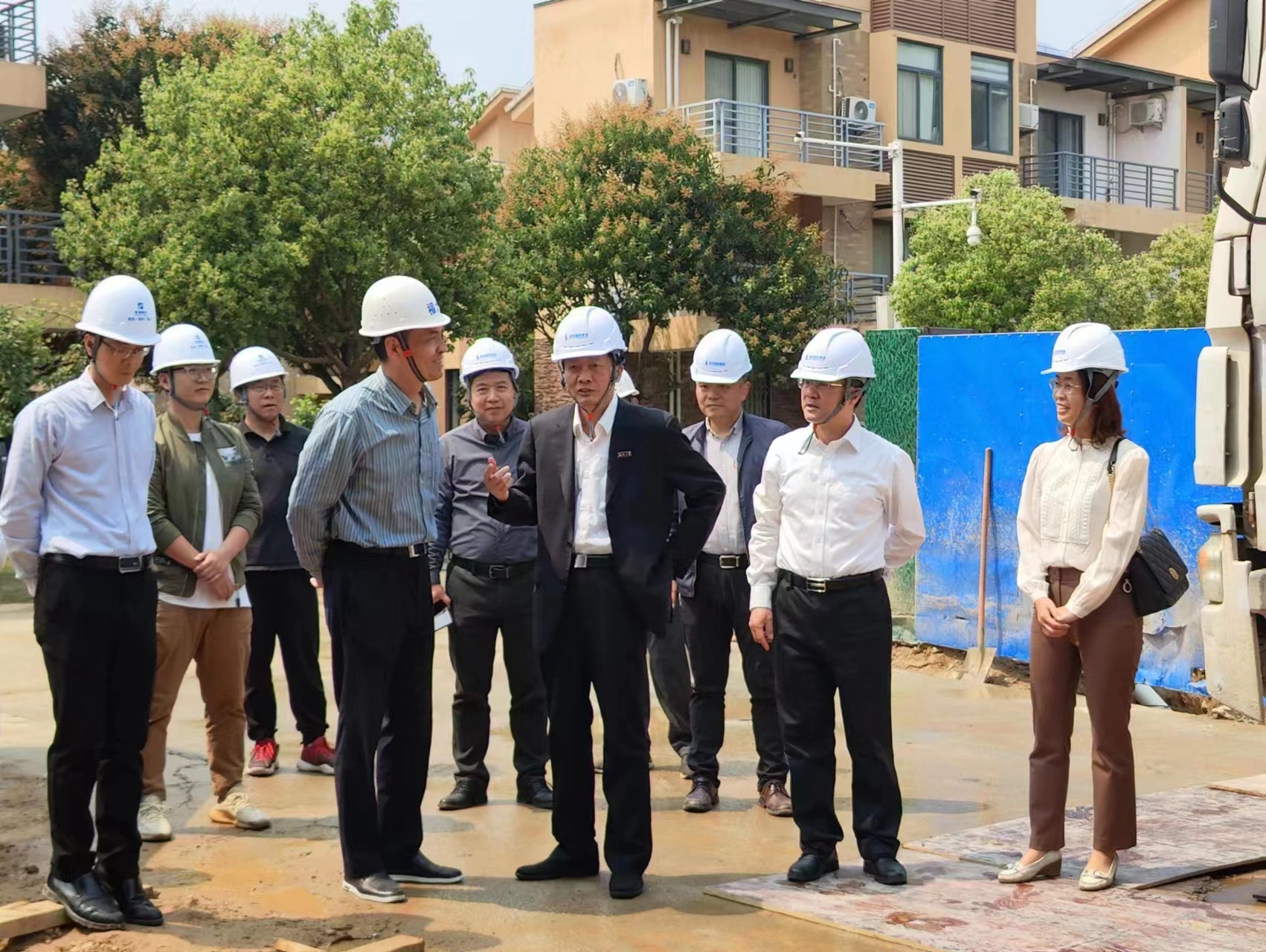 检查指导专家公寓楼项目建设1--付贤智、林键.jpg