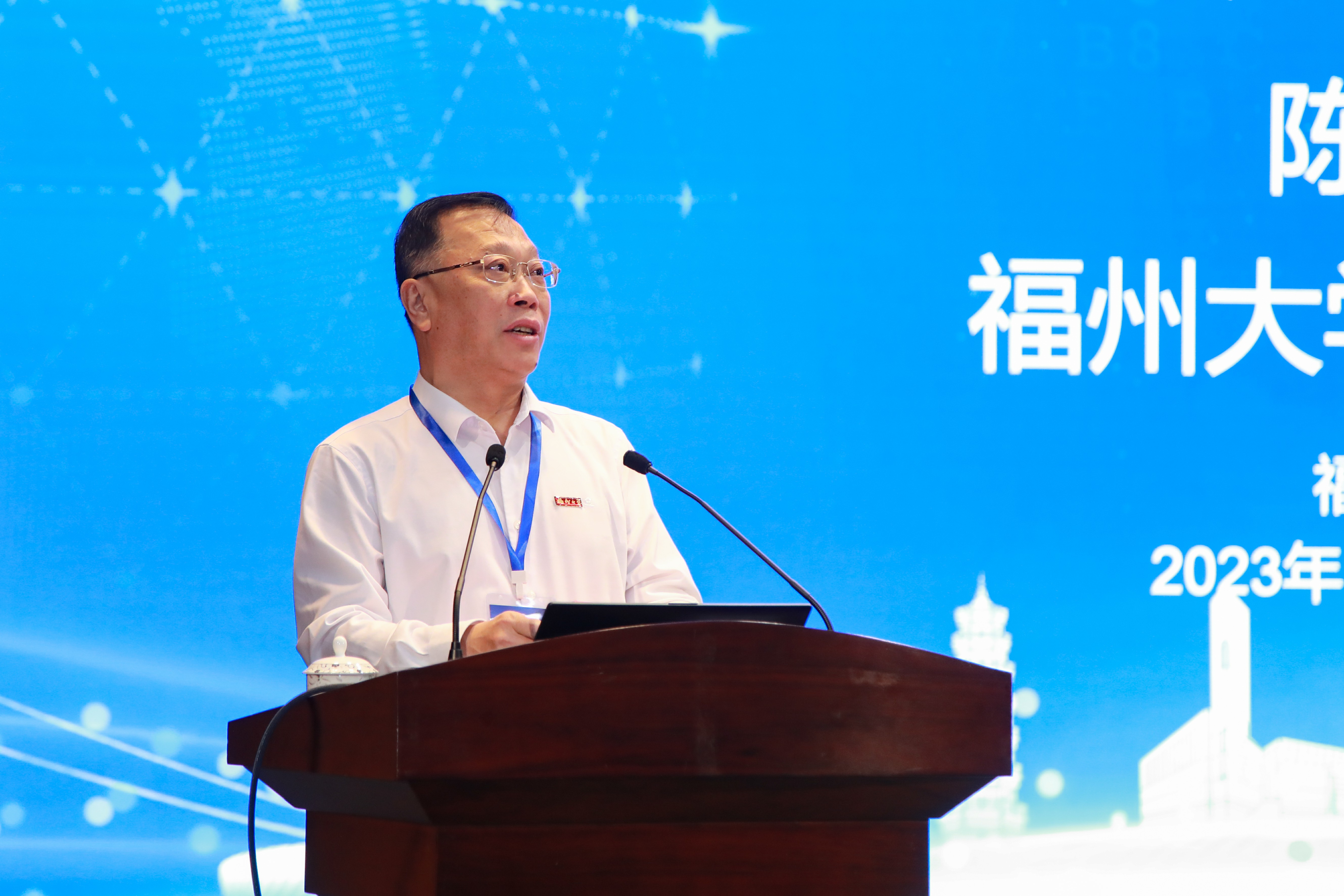 第11届光功能材料与光电化学学术研讨会暨分子光子学与激发态化学发展论坛-陈国龙书记主持大会开幕式.jpg 第11届光功能材料与光电化学学术研讨会暨分子光子学与激发态化学发展论坛-陈国龙书记主持大会开幕式.jpg