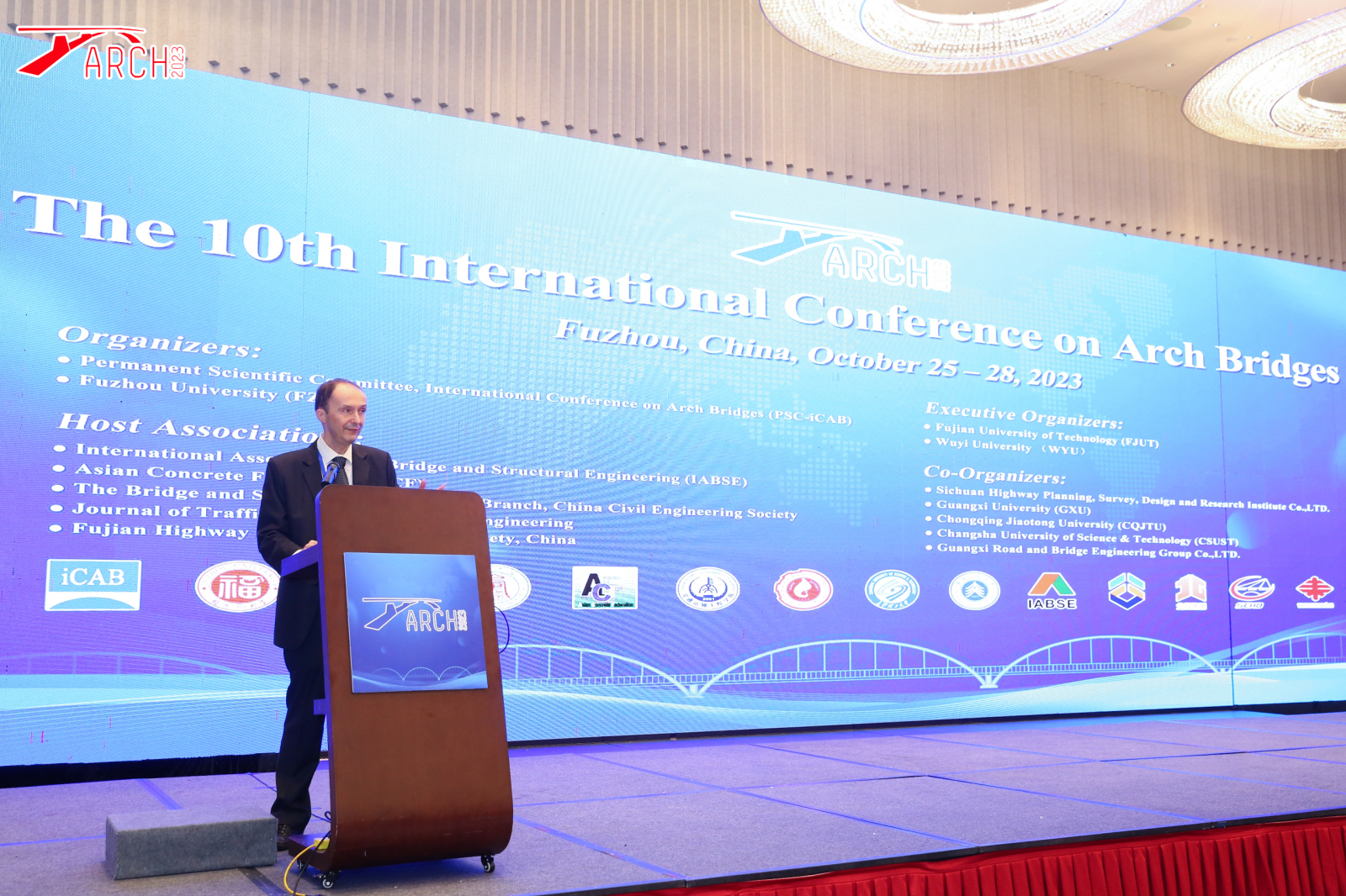 4. 会议组委会主任、福州大学土木工程学院院长Bruno Briseghella教授致辞.jpg