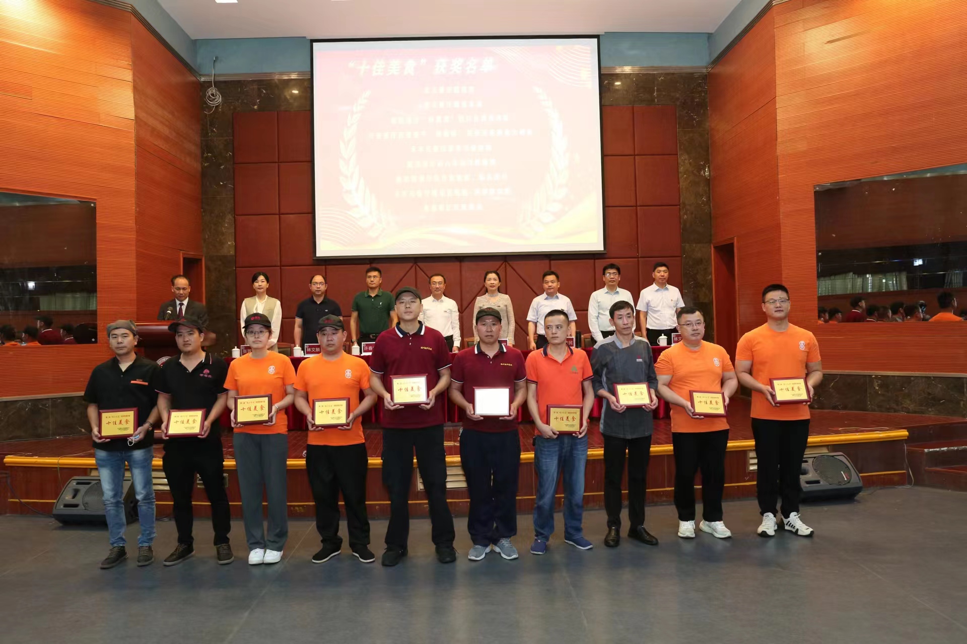 后勤系统举行庆祝“五一”劳动节暨表彰大会-丽人3.jpg